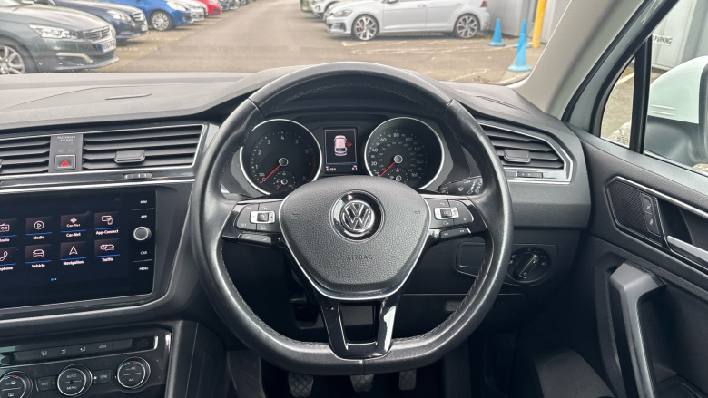 Volkswagen Tiguan 1.4 TSi 125 SE Nav 5dr Petrol Estate